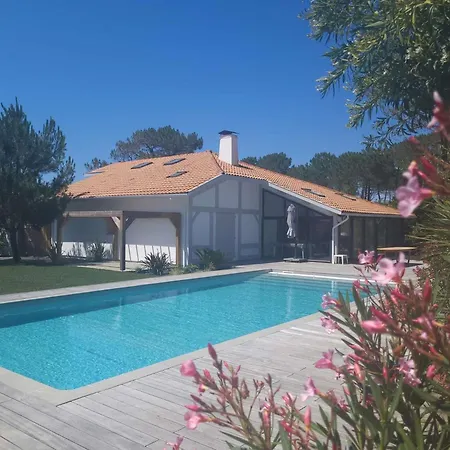 Avec Piscine Pour 12 Personnes Villa *