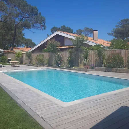 Avec Piscine Pour 12 Personnes Villa *