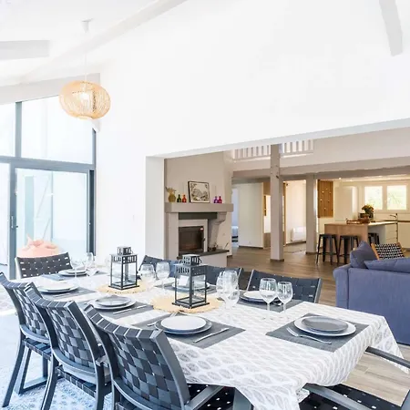 Avec Piscine Pour 12 Personnes Villa