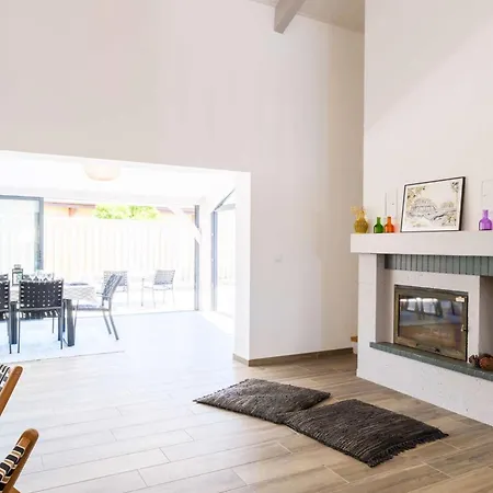 Avec Piscine Pour 12 Personnes Villa *