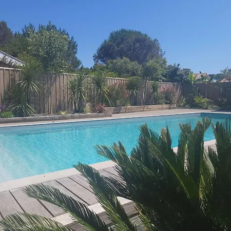Avec Piscine Pour 12 Personnes *
