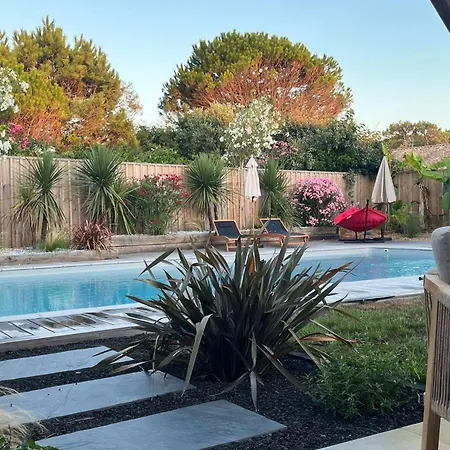 Avec Piscine Pour 12 Personnes *